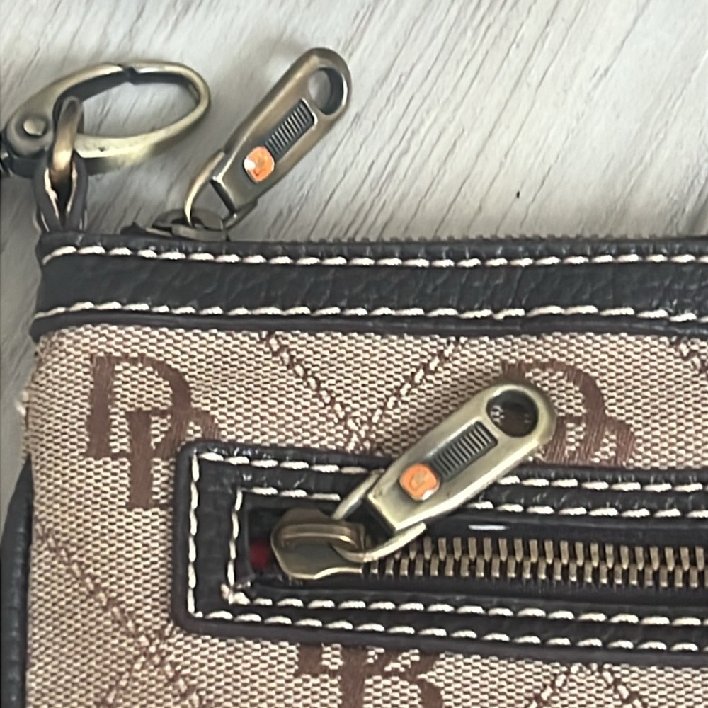 Dooney & Bourke
